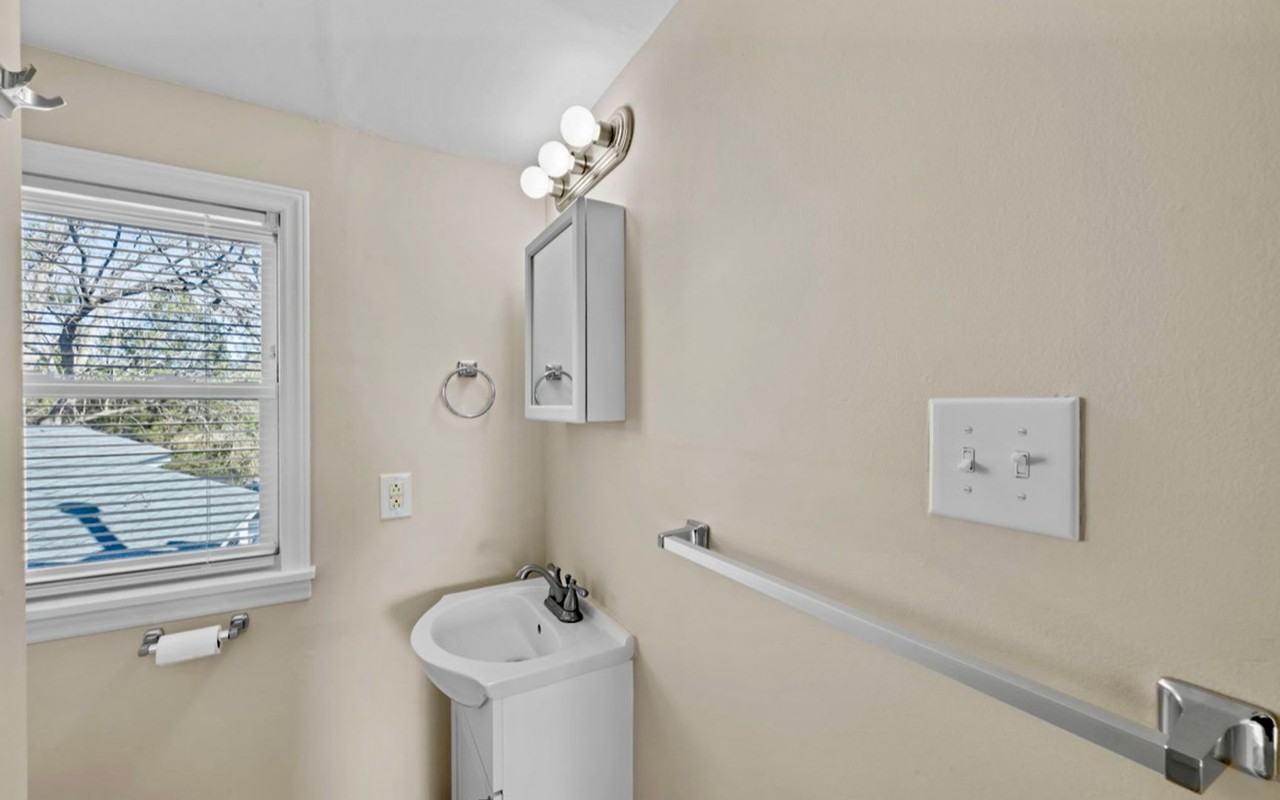 802 N B St #2 - Photo 7 of 17