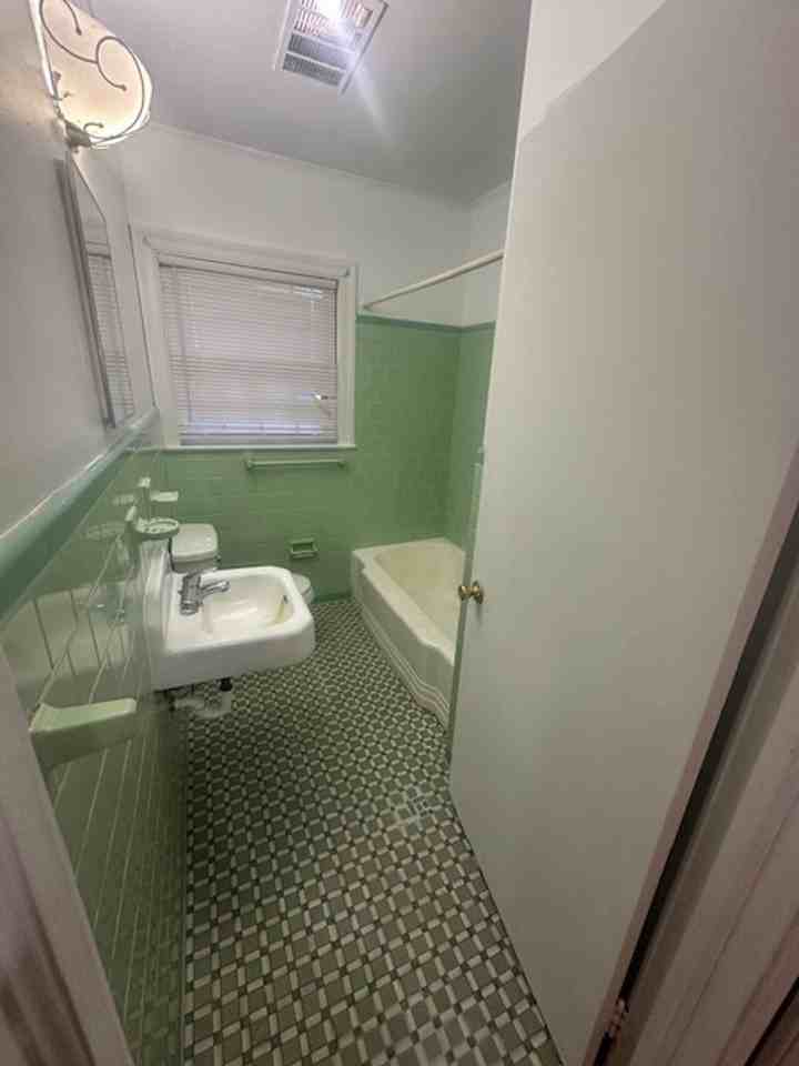 705 Parrott Avenue - Photo 7 of 10