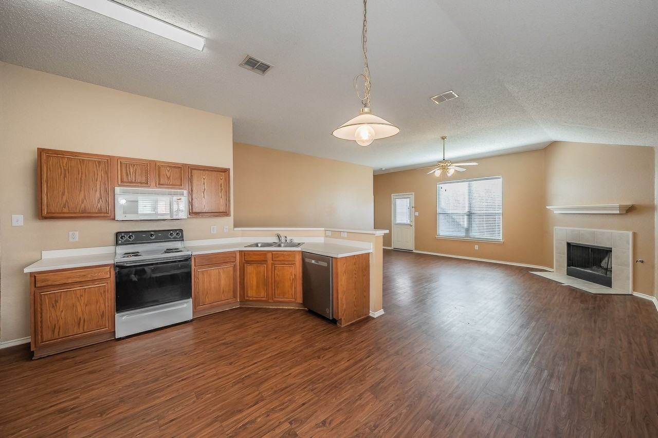 11216 Boulder Ridge Drive - Photo 4 of 32