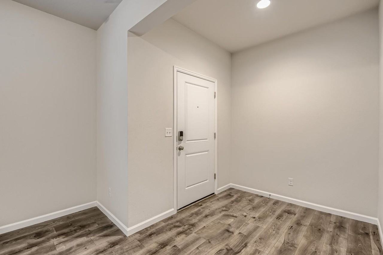 2266 Southeast 14th Alley - Photo 3 of 27