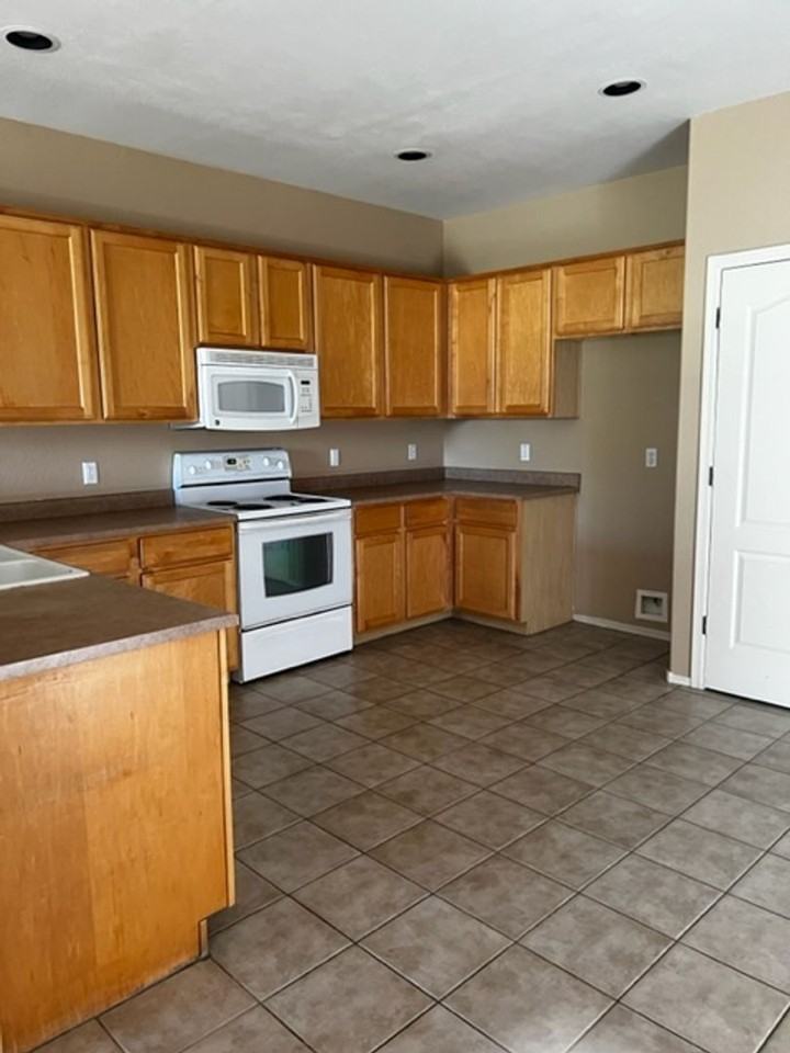 4106 S Mariposa Dr - Photo 6 of 12