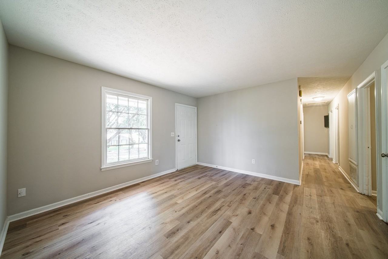 3826 Ukraine Dr - Photo 4 of 20