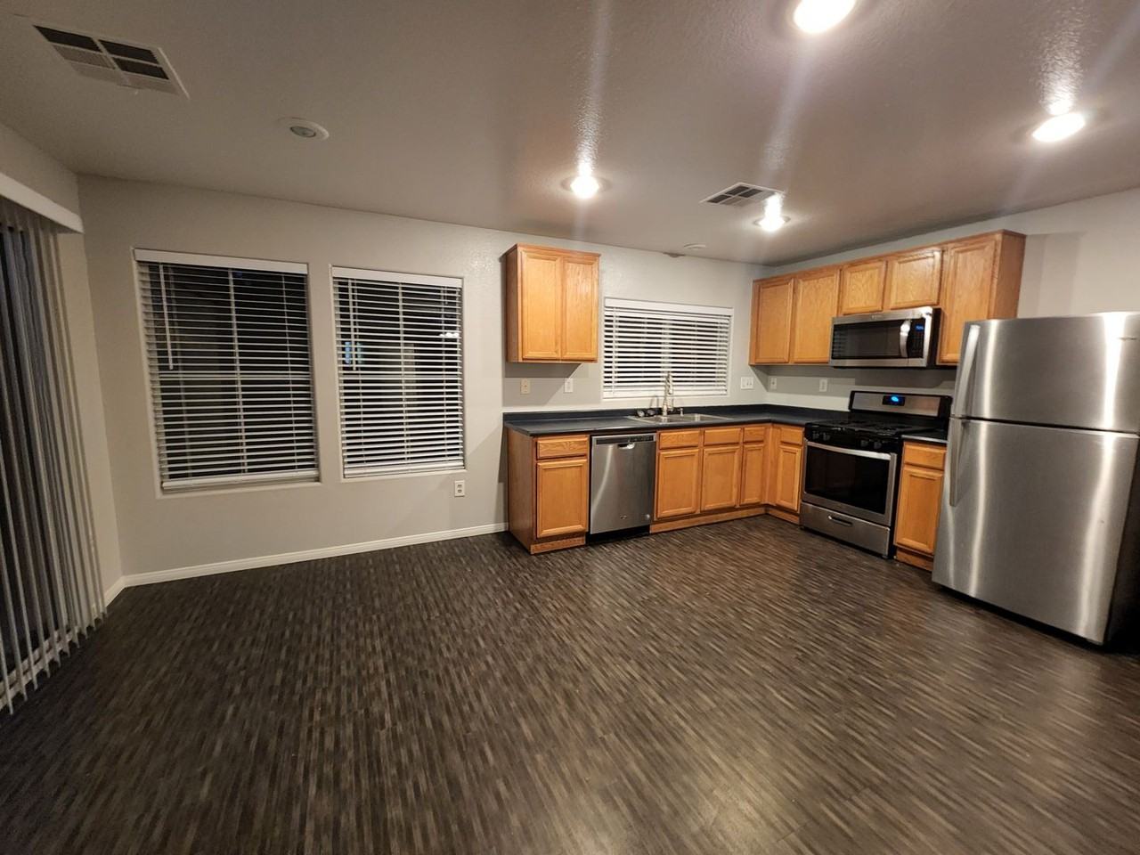 9394 Fort Lincoln Ave - Photo 2 of 37