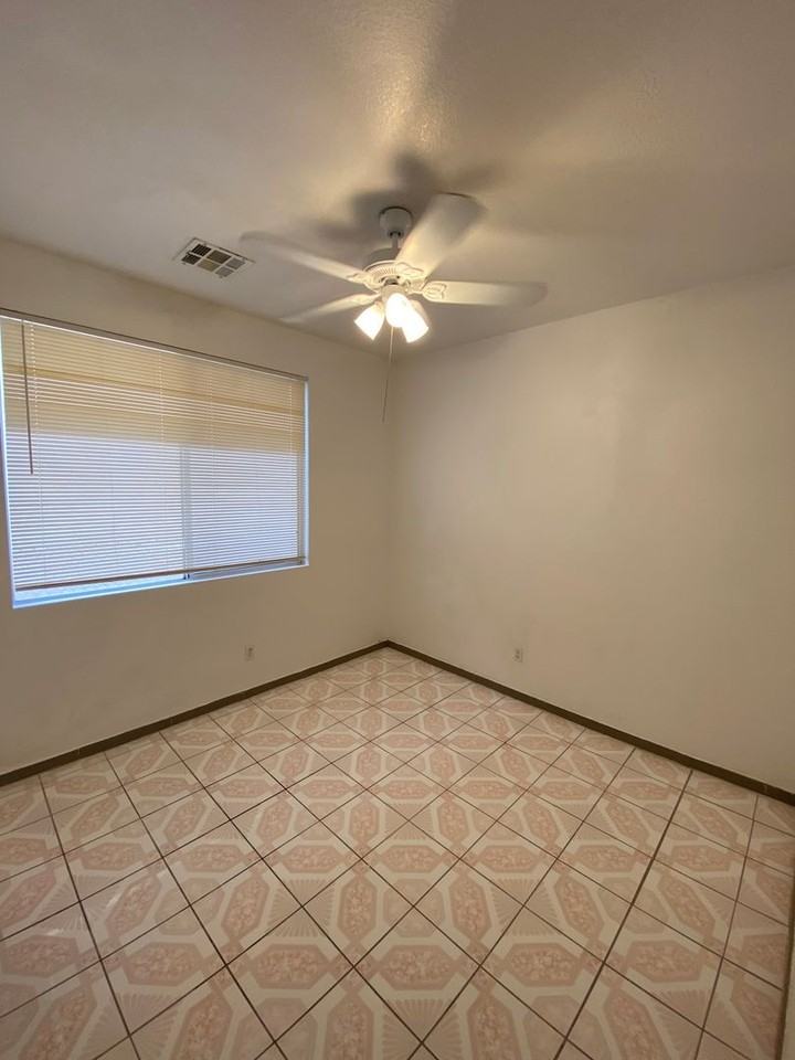 1368 Angel Falls Street - Photo 4 of 34