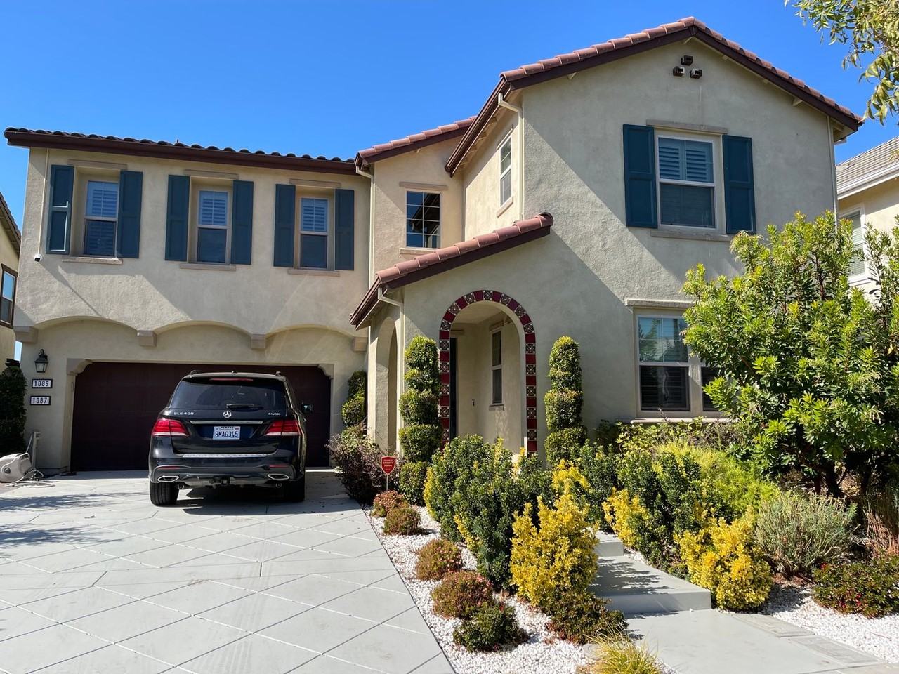 1089 S Dana Ct - Photo 2 of 36