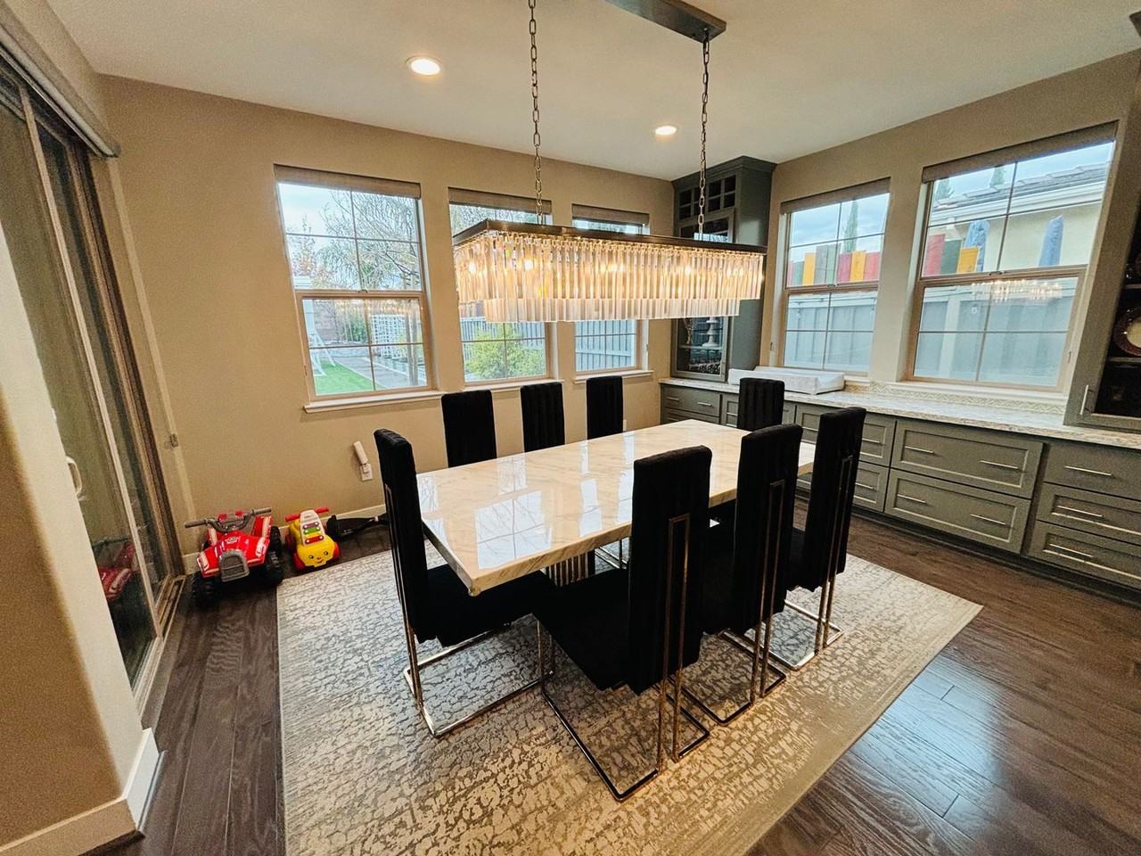 1089 S Dana Ct - Photo 7 of 36