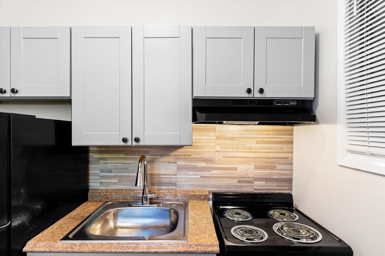 1127 Washington Street #4 - Photo 5 of 10