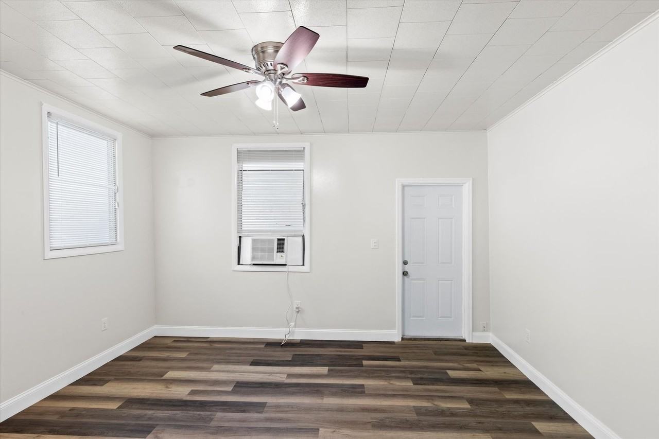 1127 Washington Street #4 - Photo 7 of 10