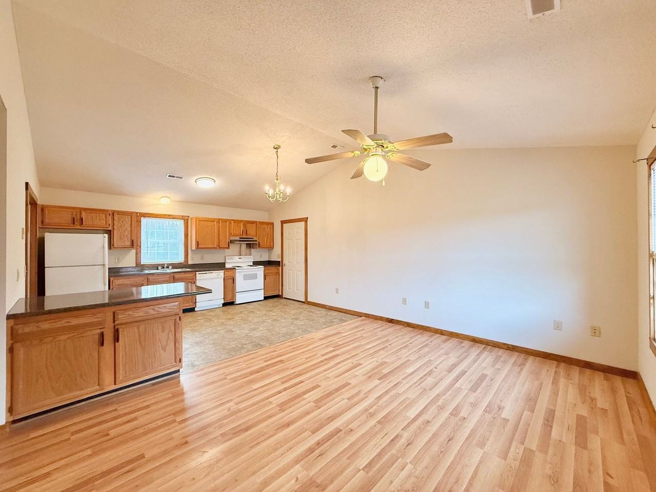 502 Leeds Ln - Photo 2 of 15