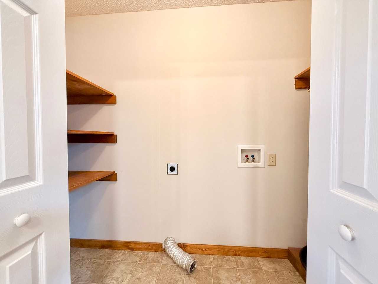 502 Leeds Ln - Photo 6 of 15