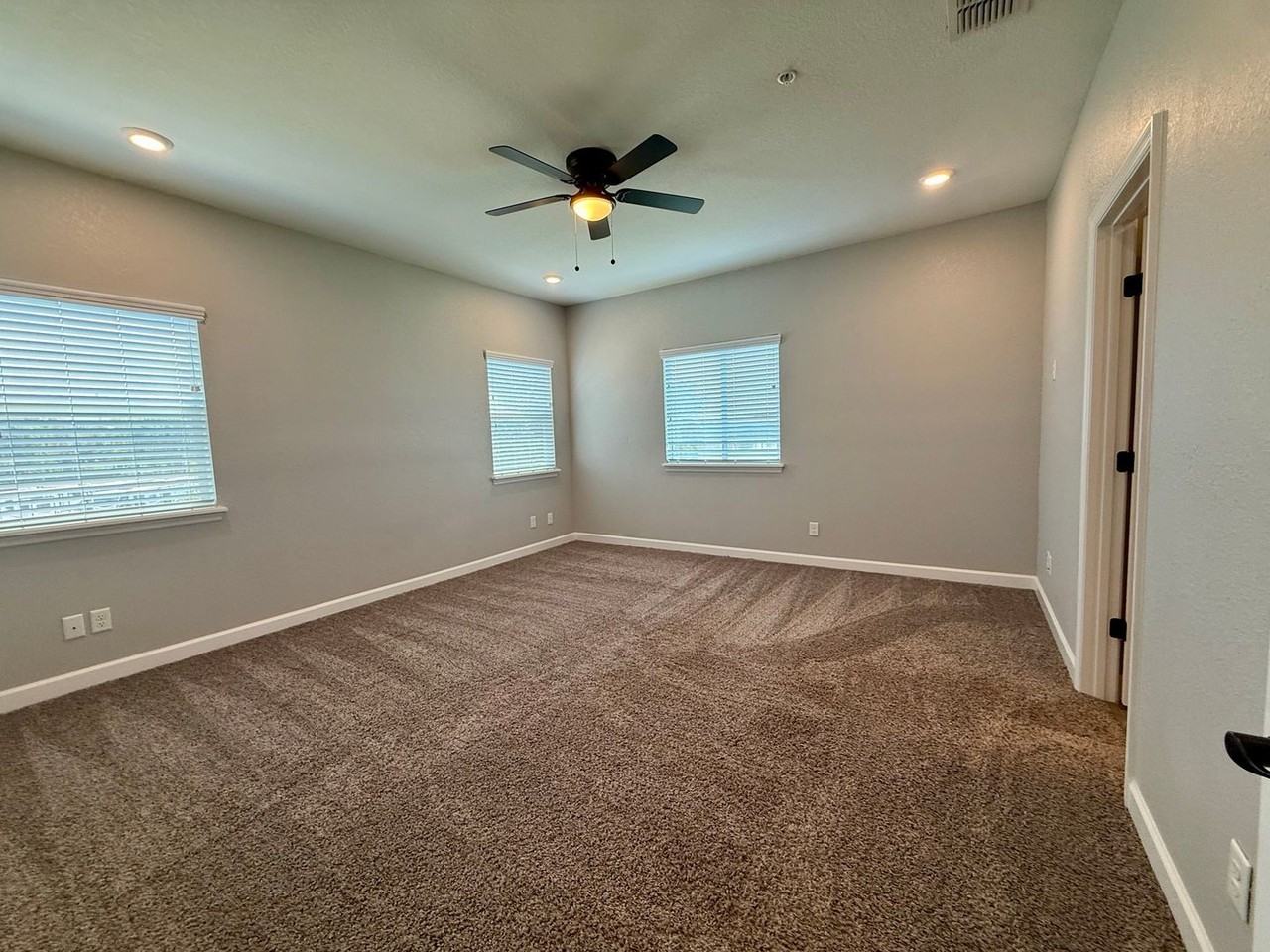 2623 Pine Avenue - Photo 7 of 32