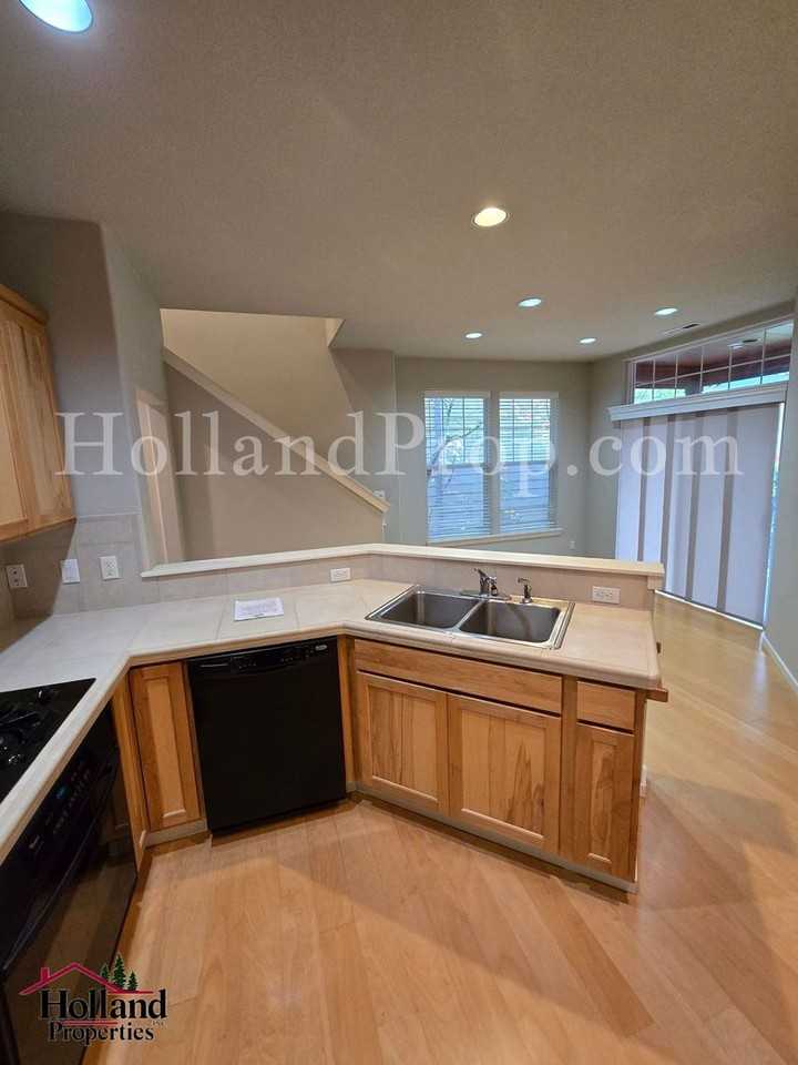 7135 Northeast Stonewater Street - Photo 4 of 18