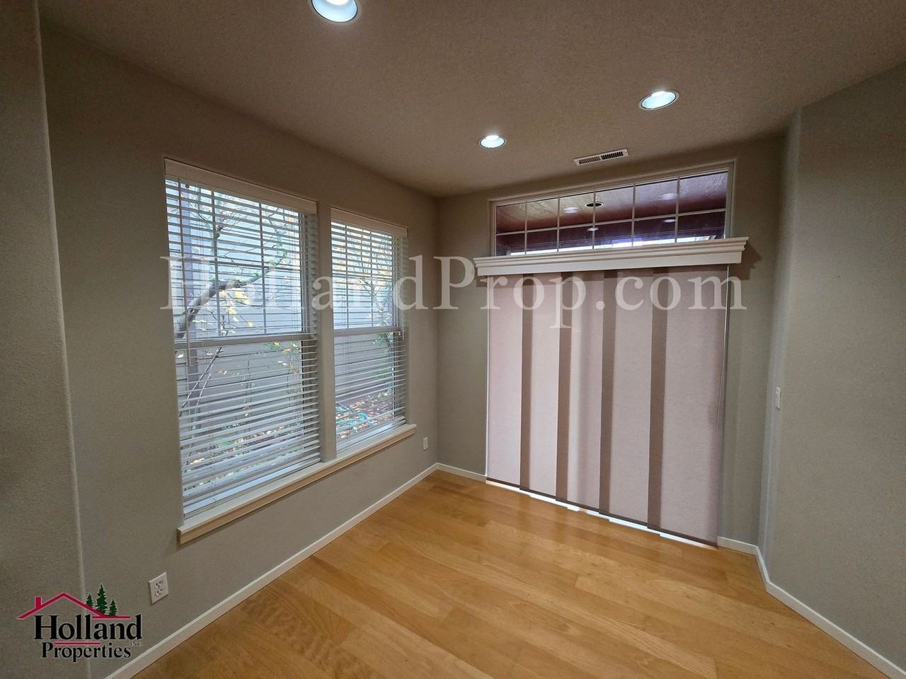 7135 Northeast Stonewater Street - Photo 6 of 18