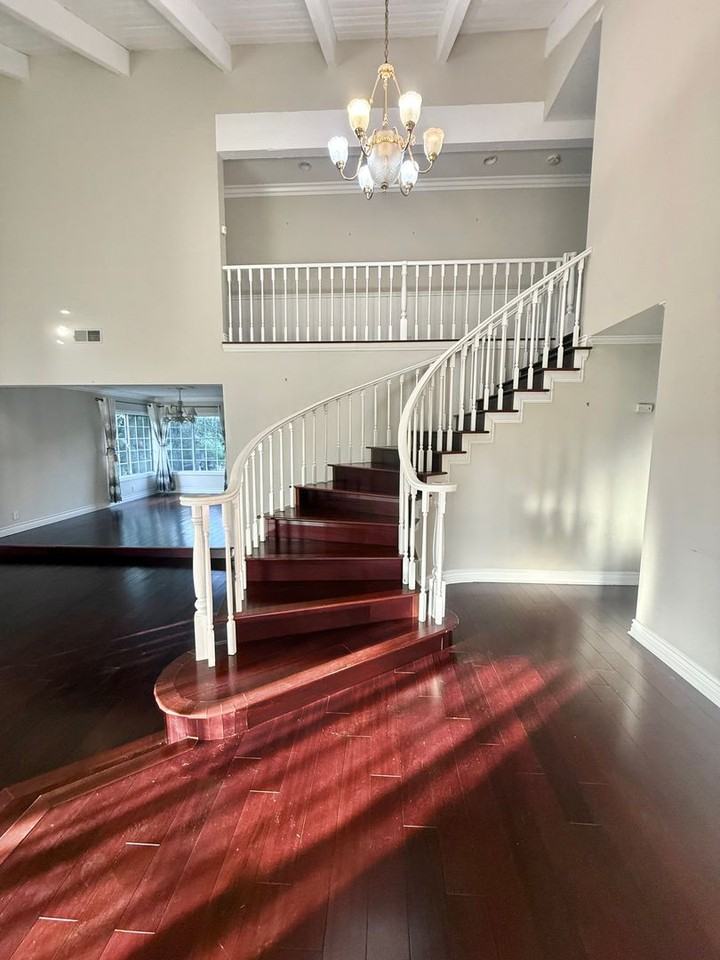 213 East Borromeo Avenue - Photo 4 of 32