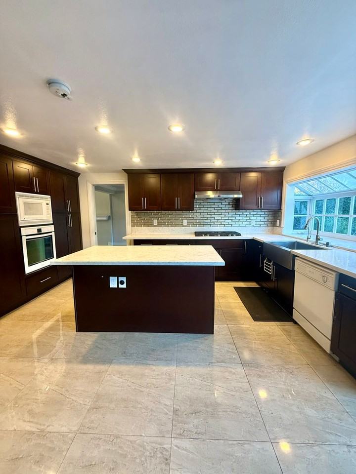 213 East Borromeo Avenue - Photo 7 of 32