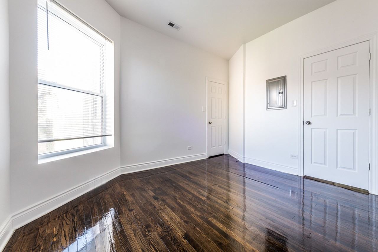 1030 E 47th - Photo 5 of 45