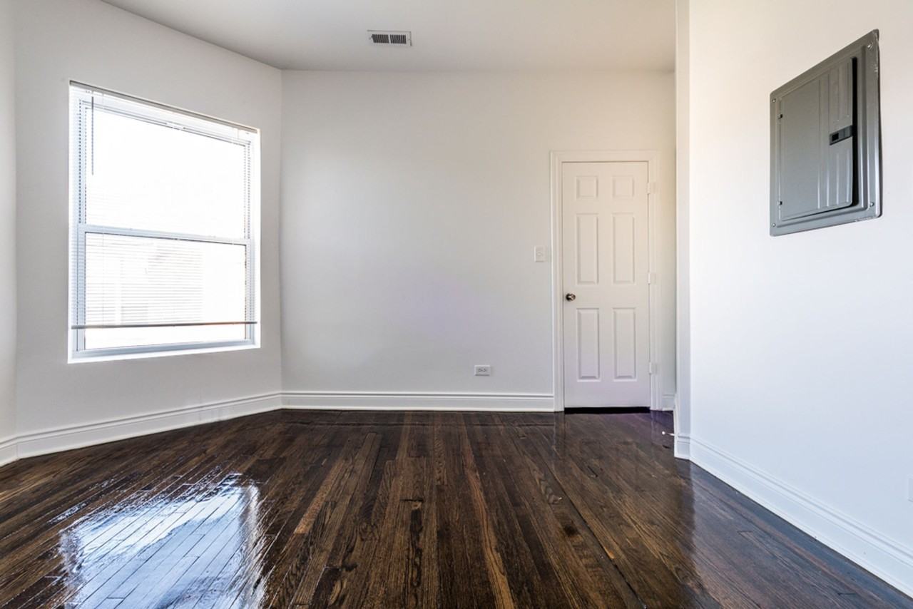 1030 E 47th - Photo 6 of 45