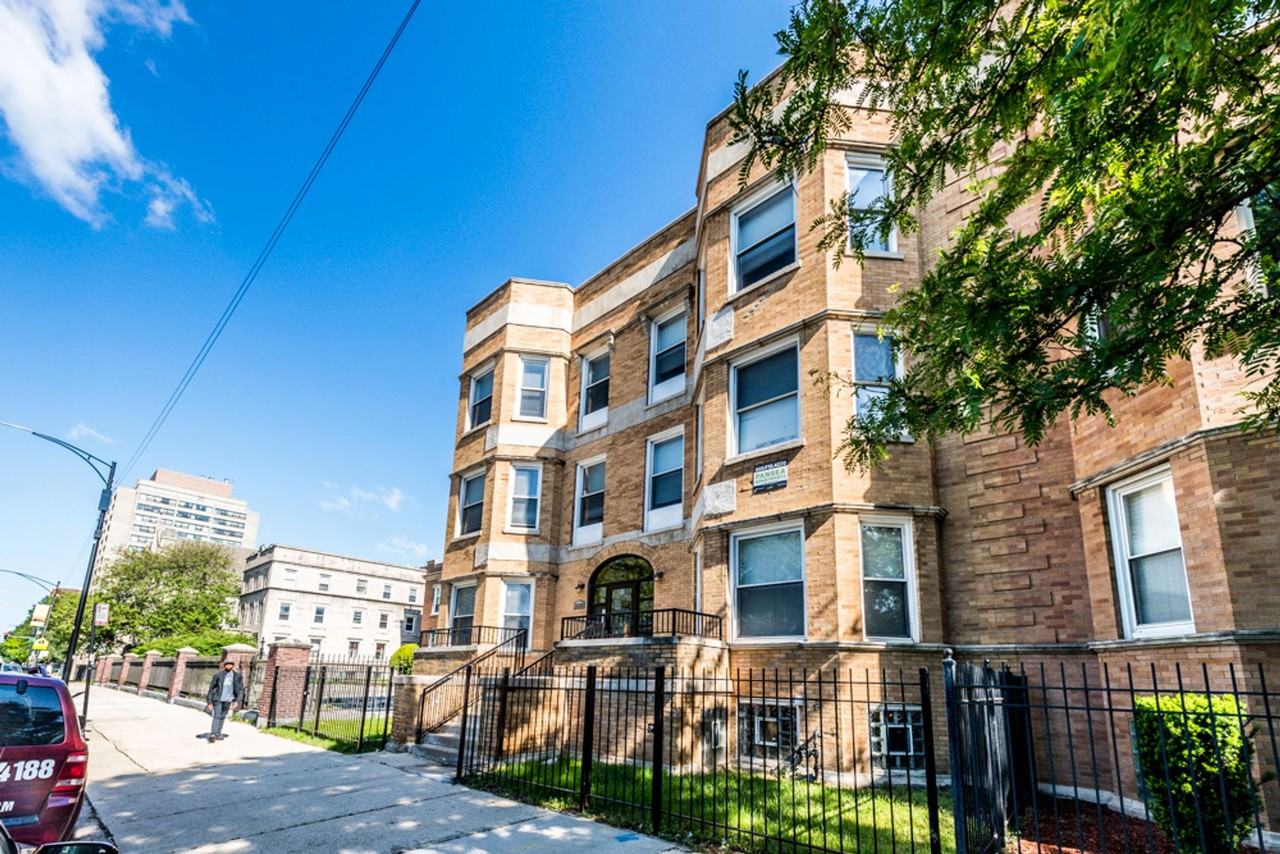 1030 E 47th - Photo 2 of 42