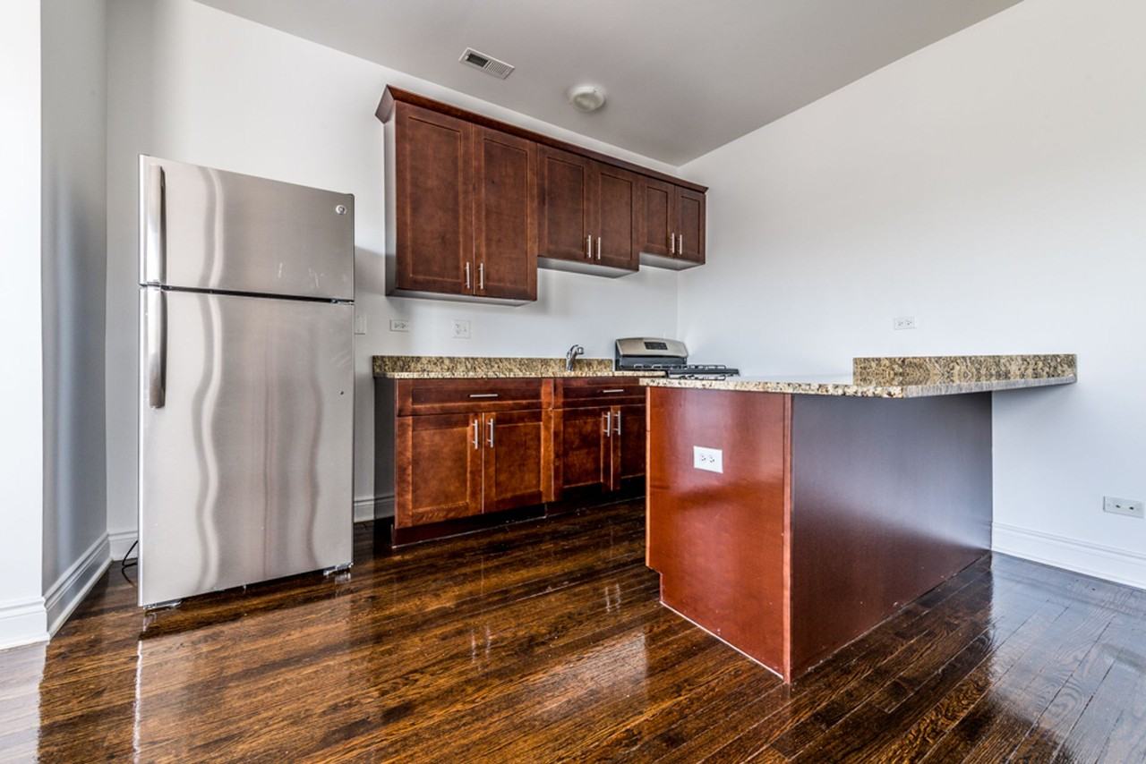 1030 E 47th - Photo 4 of 42