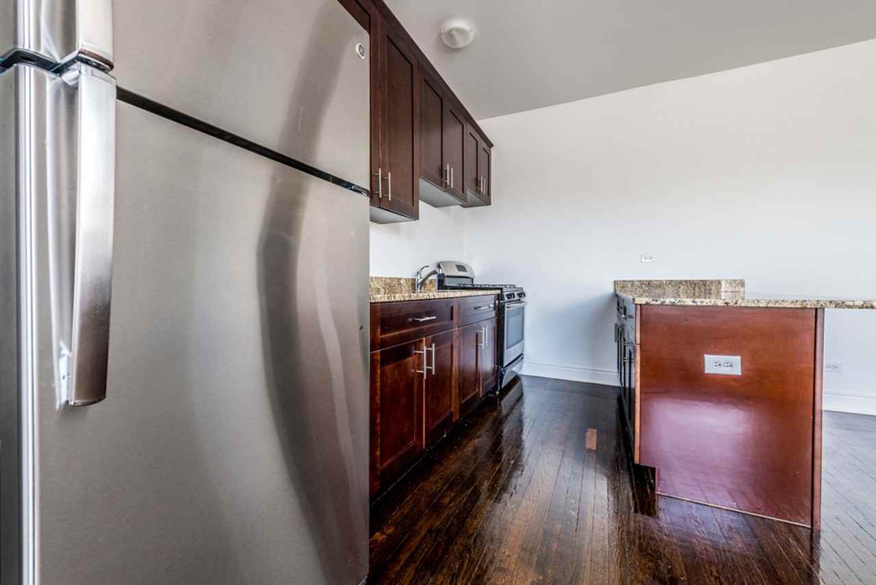 1030 E 47th - Photo 5 of 42