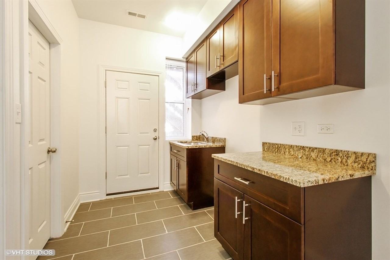 1030 E 47th - Photo 7 of 42