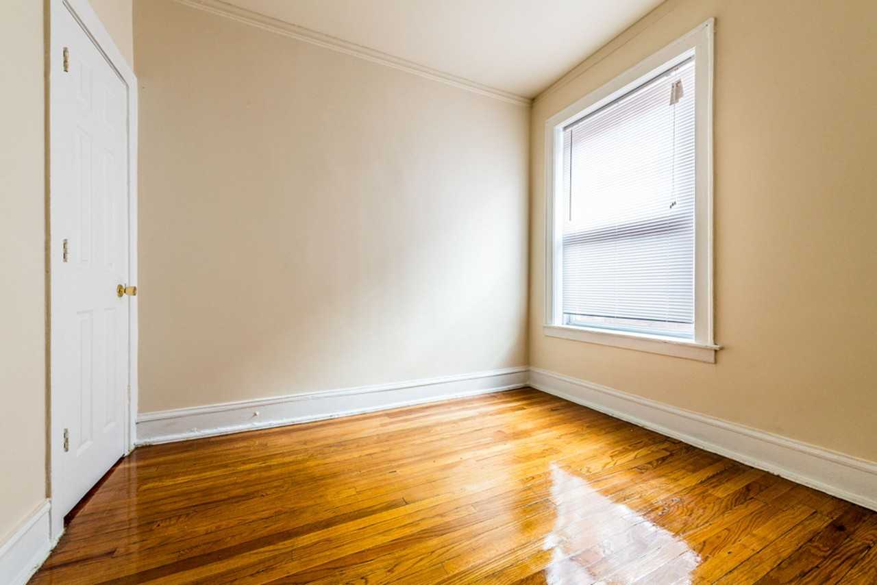 212 E 69th Place Chicago, IL 60637 - Photo 5 of 19