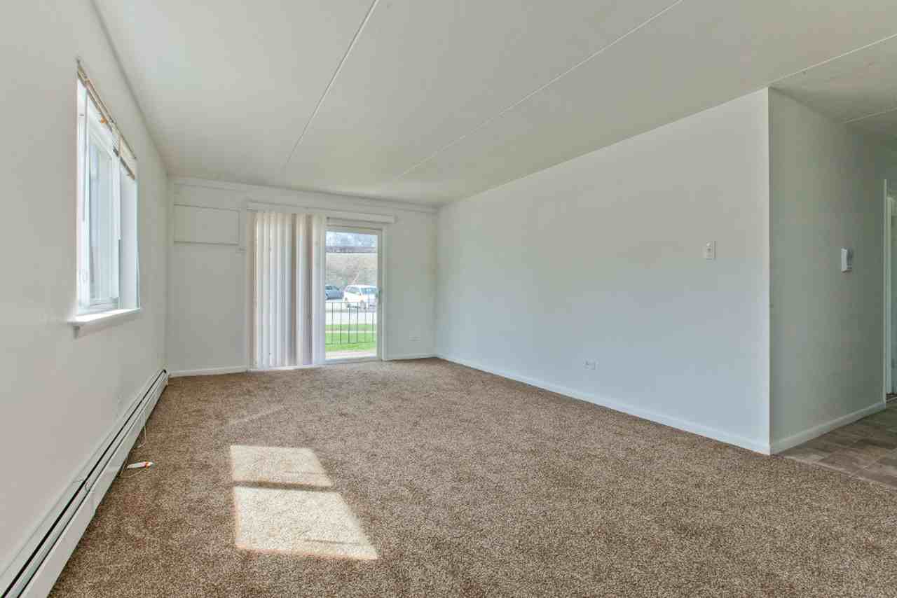 10 W 137th ST Riverdale, IL 60827 - Photo 5 of 17