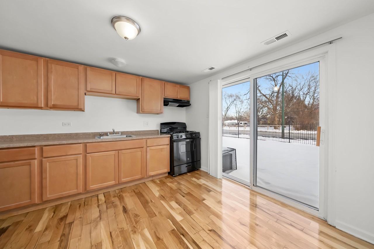 13300 S Indiana Chicago, IL 60827 - Photo 2 of 31