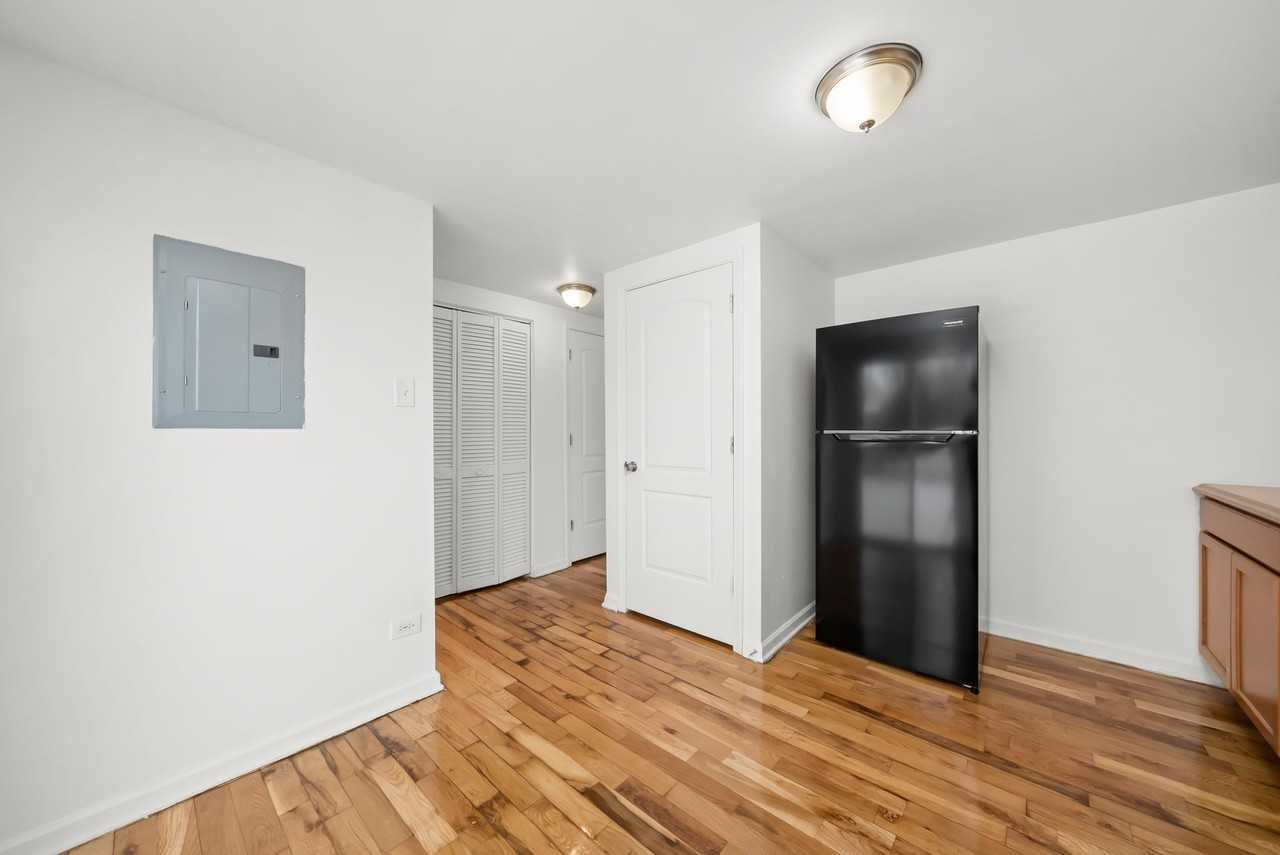 13300 S Indiana Chicago, IL 60827 - Photo 3 of 31