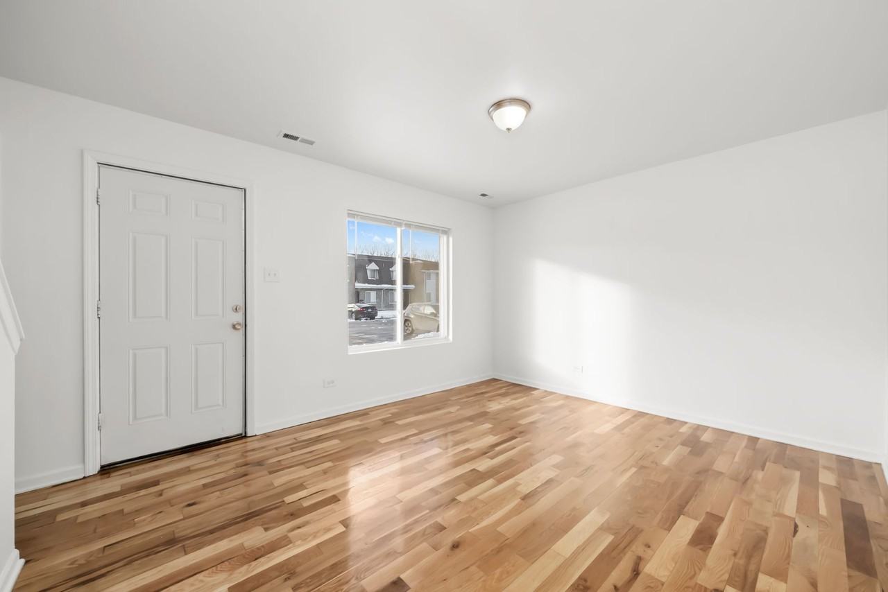 13300 S Indiana Chicago, IL 60827 - Photo 4 of 31