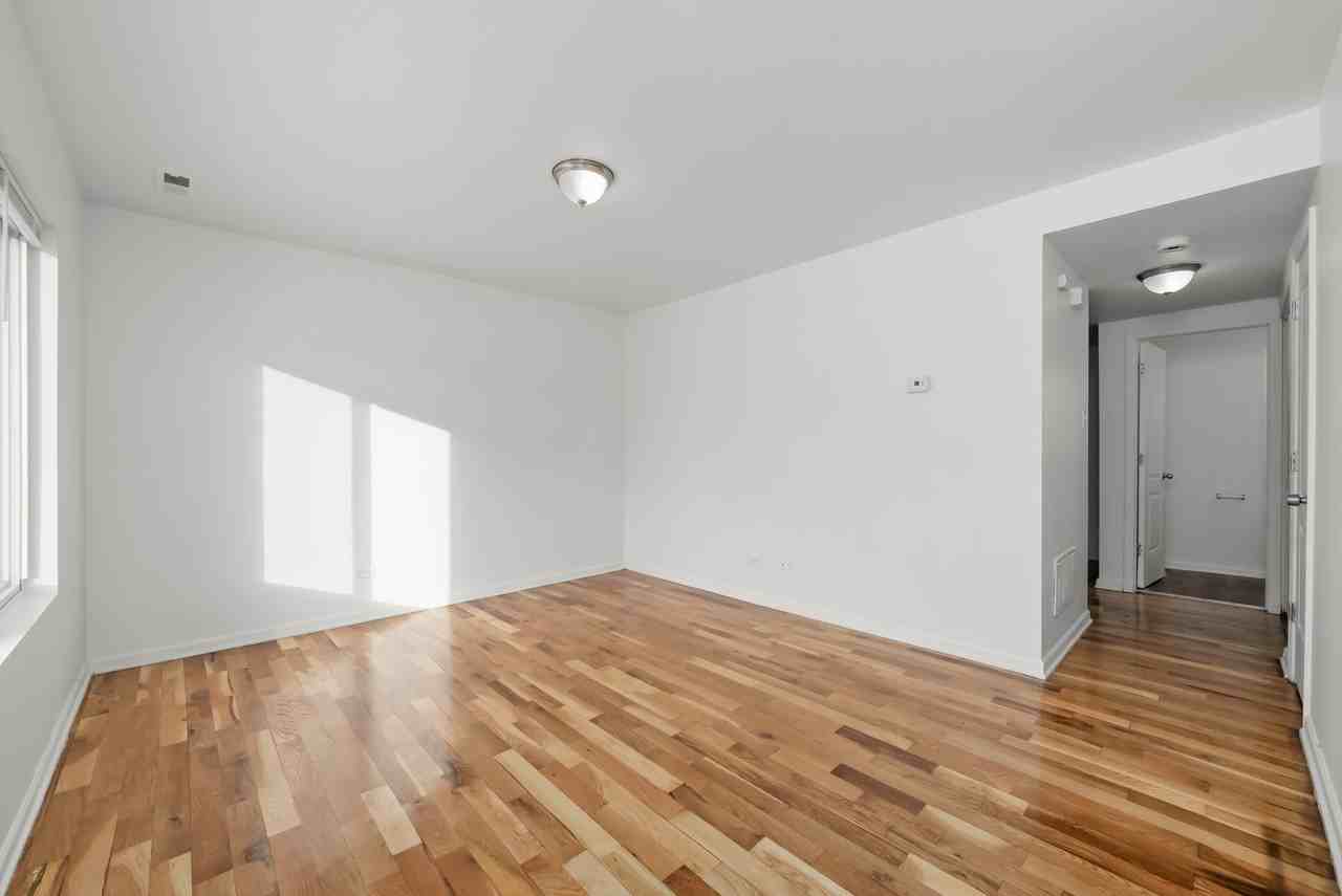 13300 S Indiana Chicago, IL 60827 - Photo 5 of 31