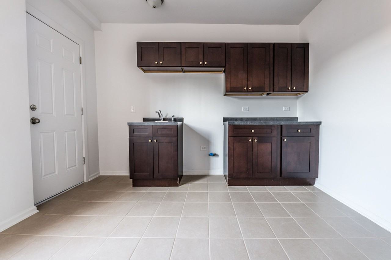 330 N Pine Ave Chicago, IL 60644 - Photo 3 of 16