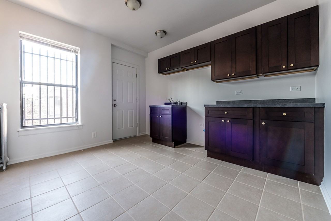 330 N Pine Ave Chicago, IL 60644 - Photo 4 of 16