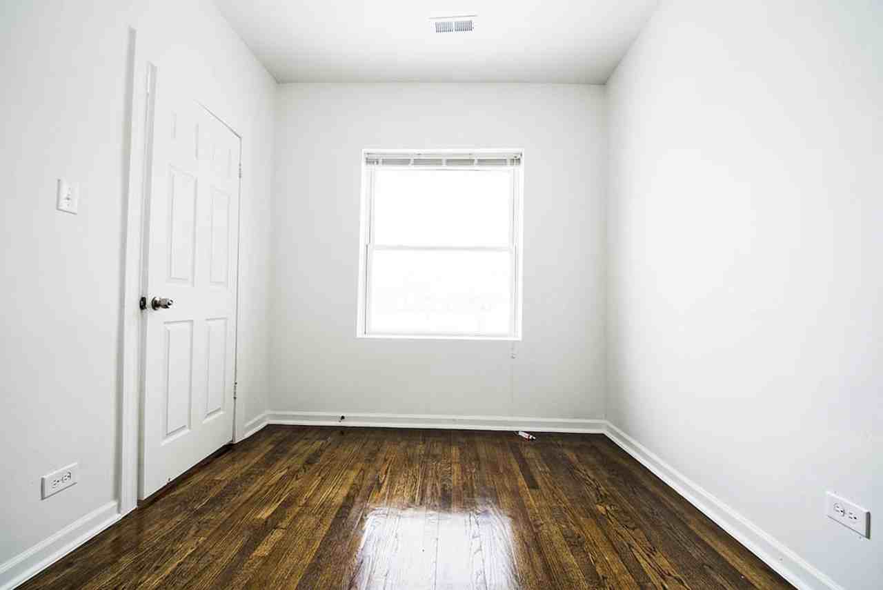 7254 S University Ave Chicago, IL 60619 - Photo 4 of 29