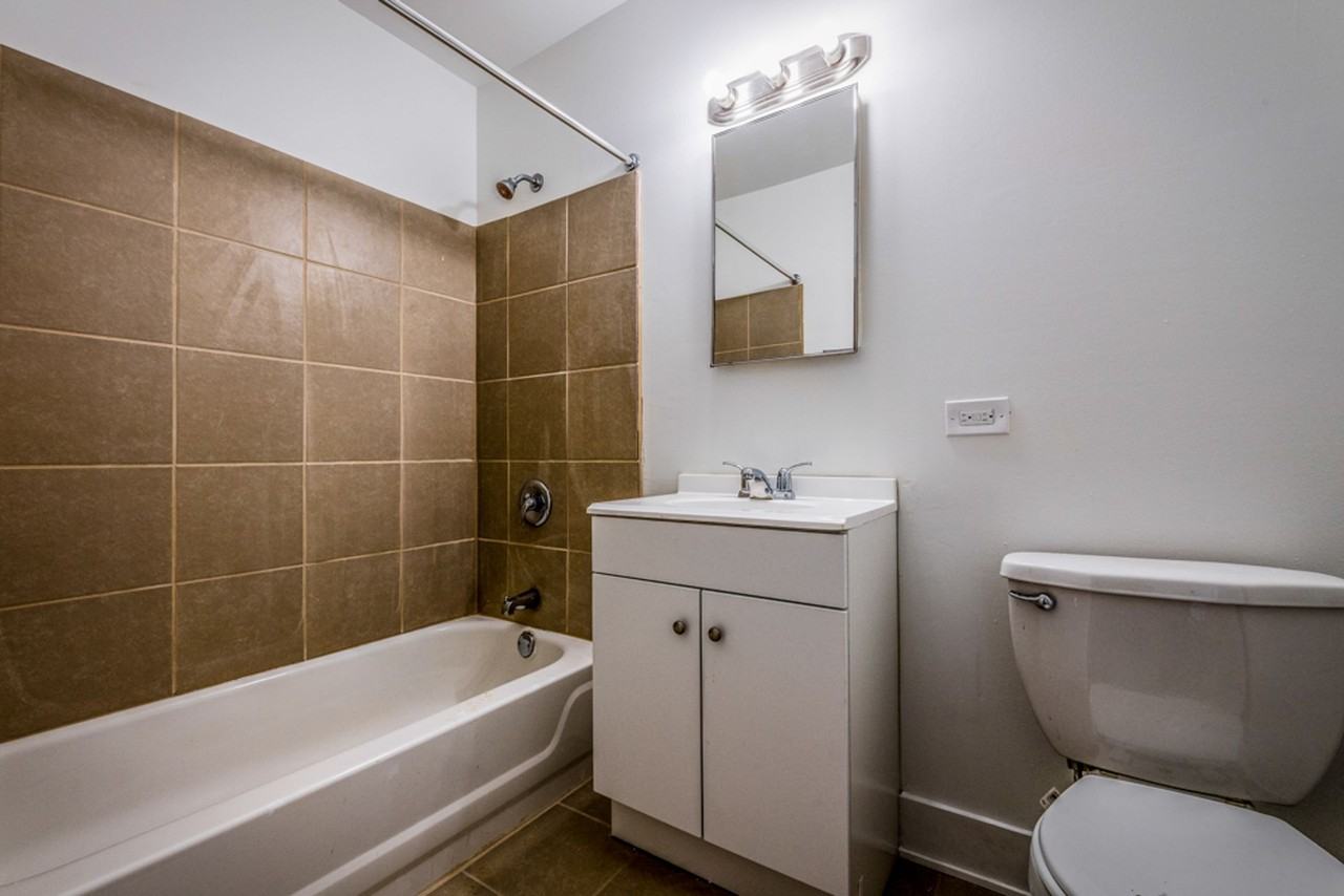 136 E 155th St Harvey, IL 60426 - Photo 3 of 29