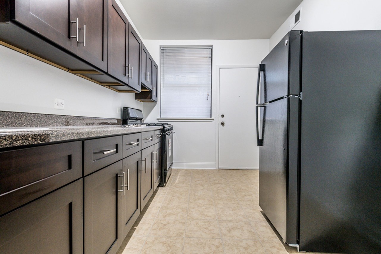 5046 S Champlain - Photo 2 of 26
