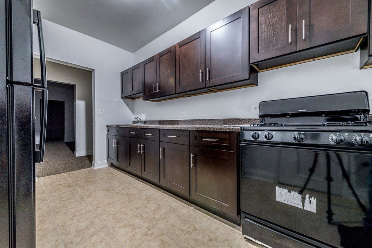 5046 S Champlain - Photo 3 of 26
