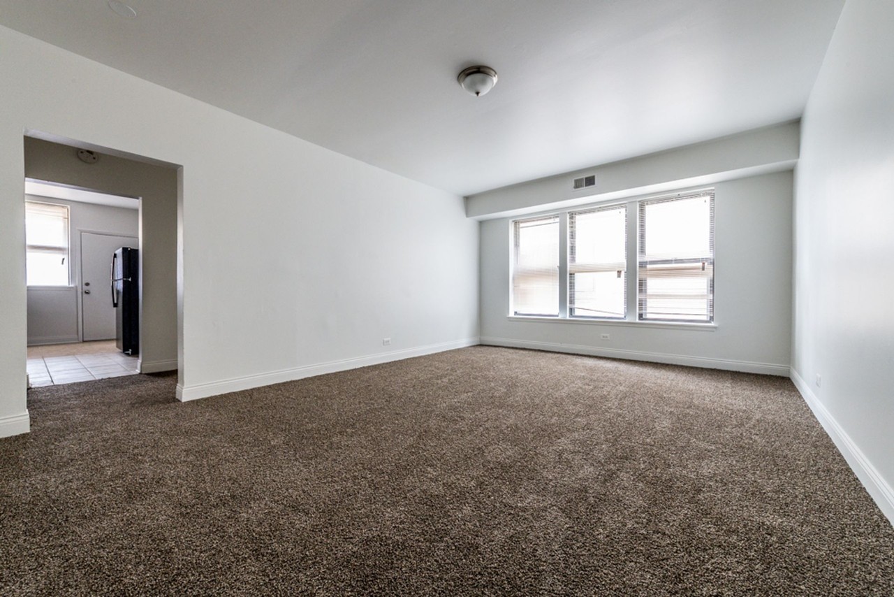 5046 S Champlain - Photo 6 of 26