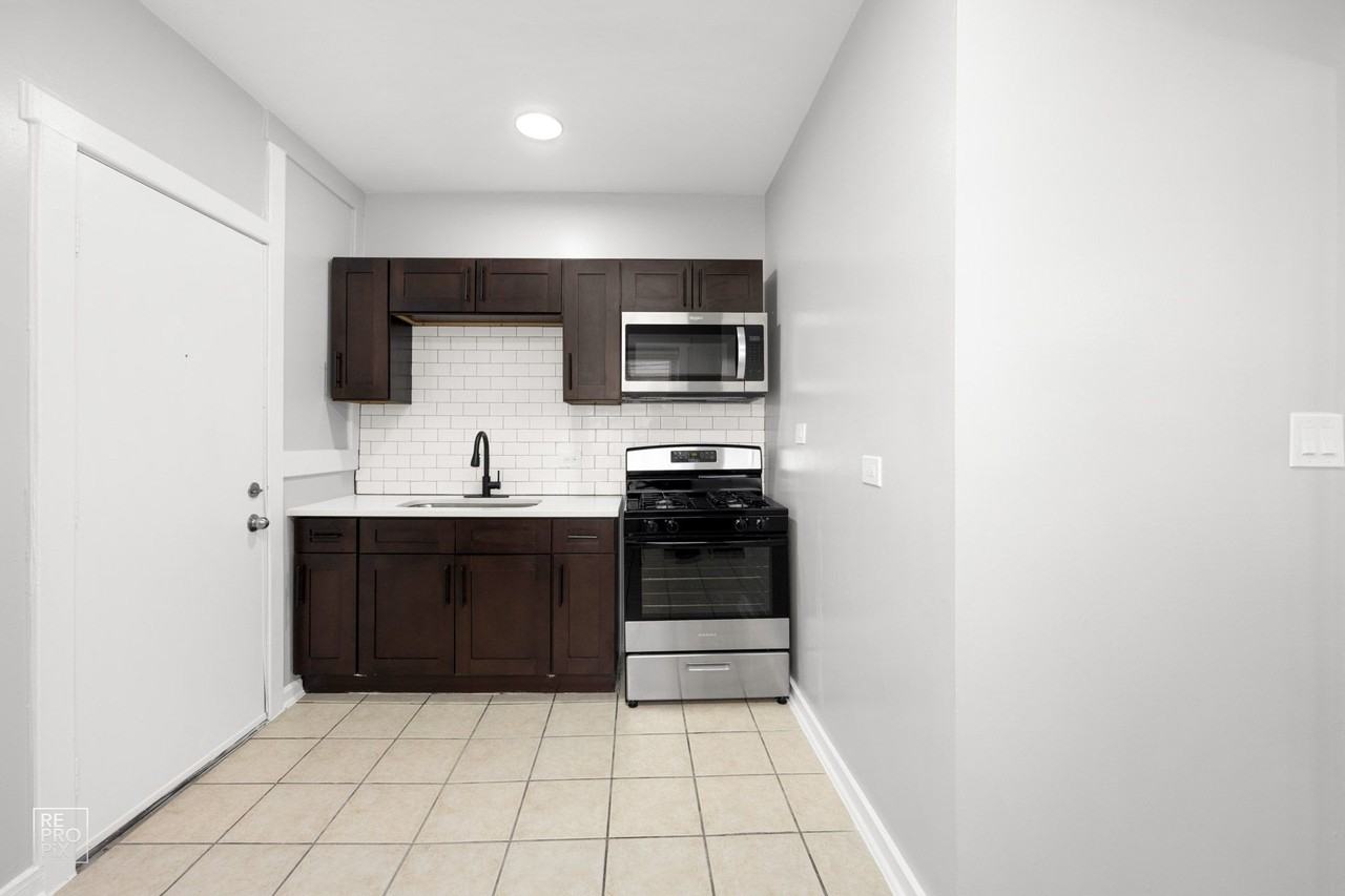 4720 S Drexel - Photo 5 of 15
