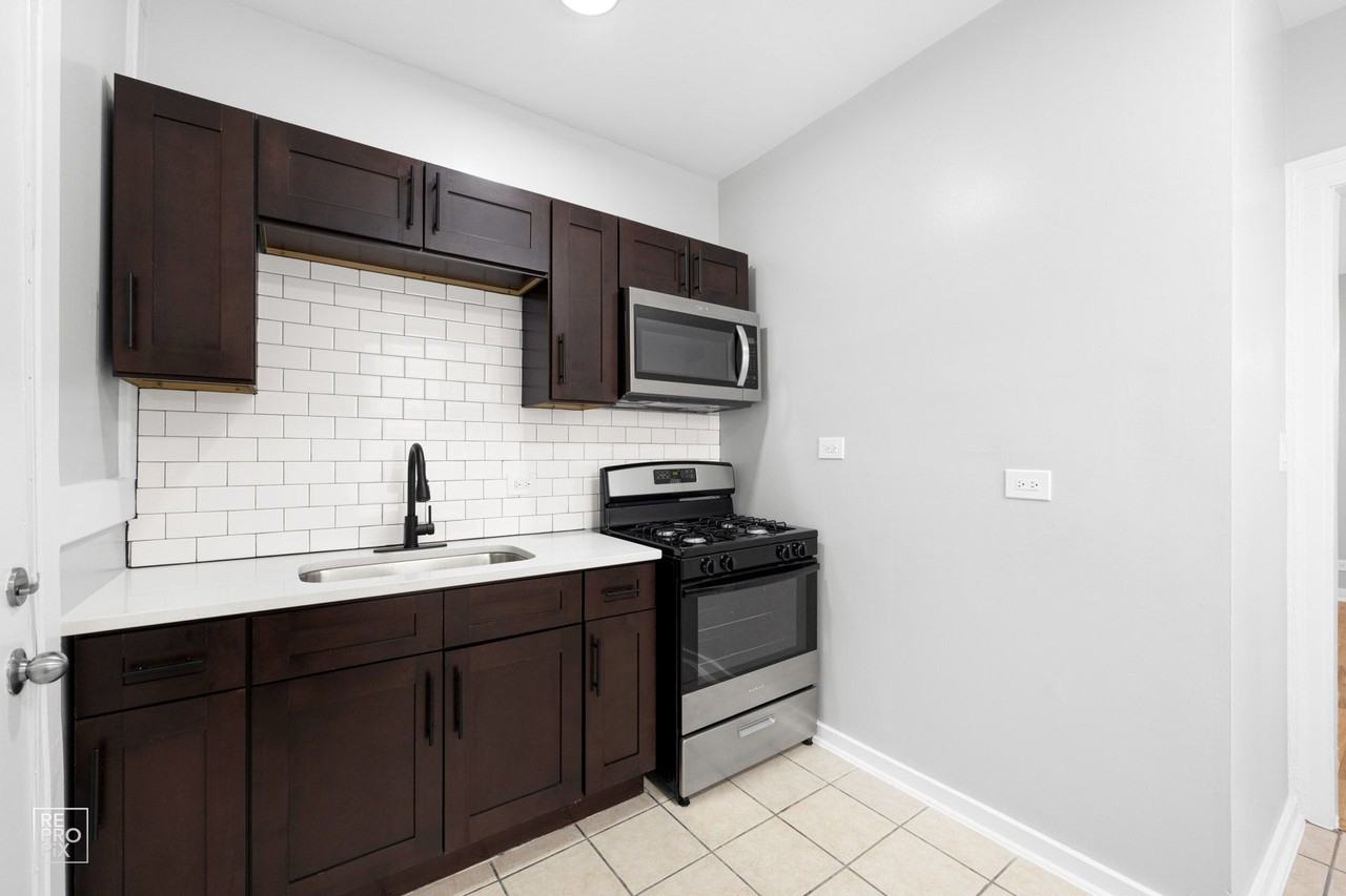 4720 S Drexel - Photo 3 of 15