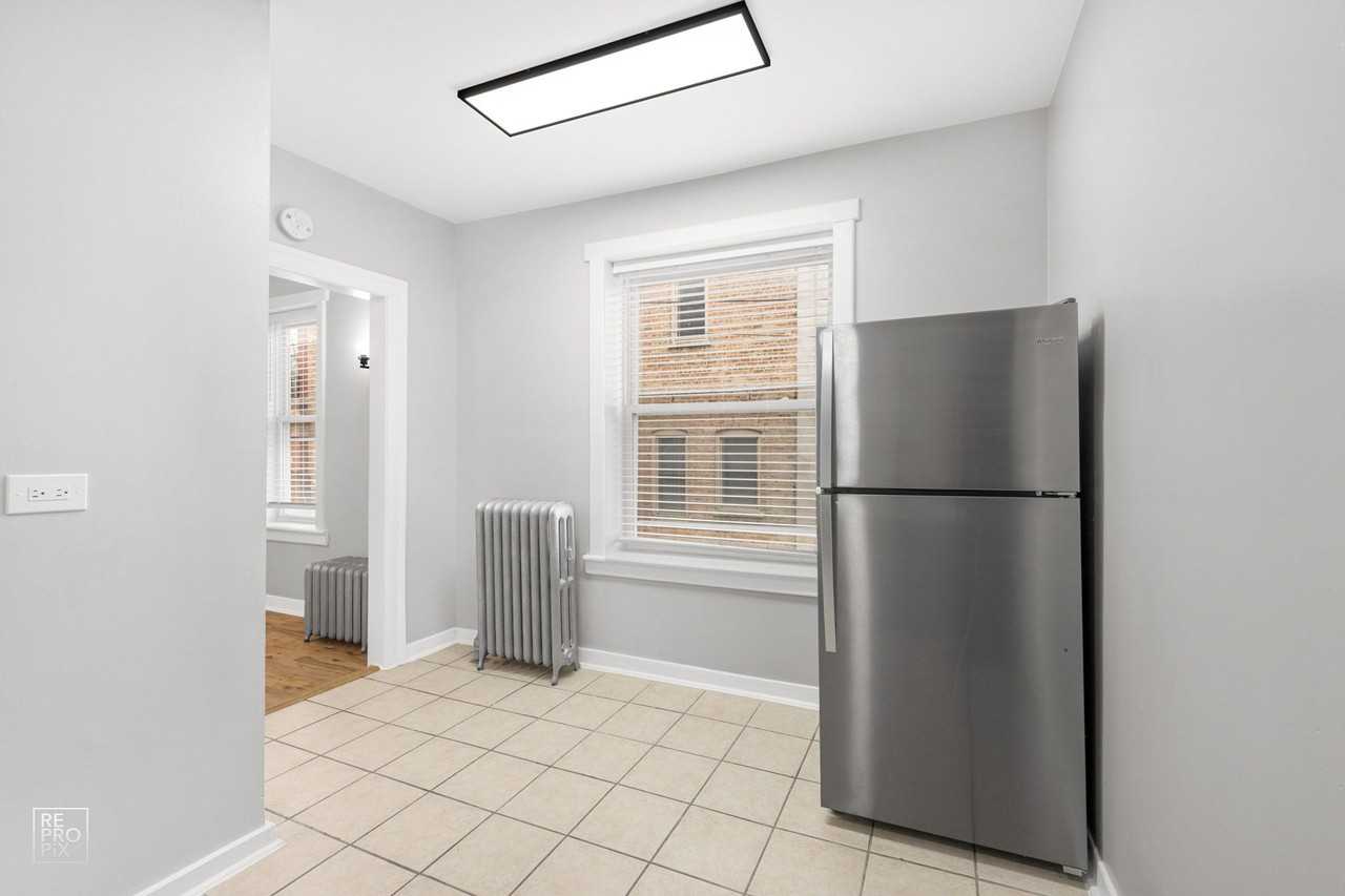 4720 S Drexel - Photo 6 of 15