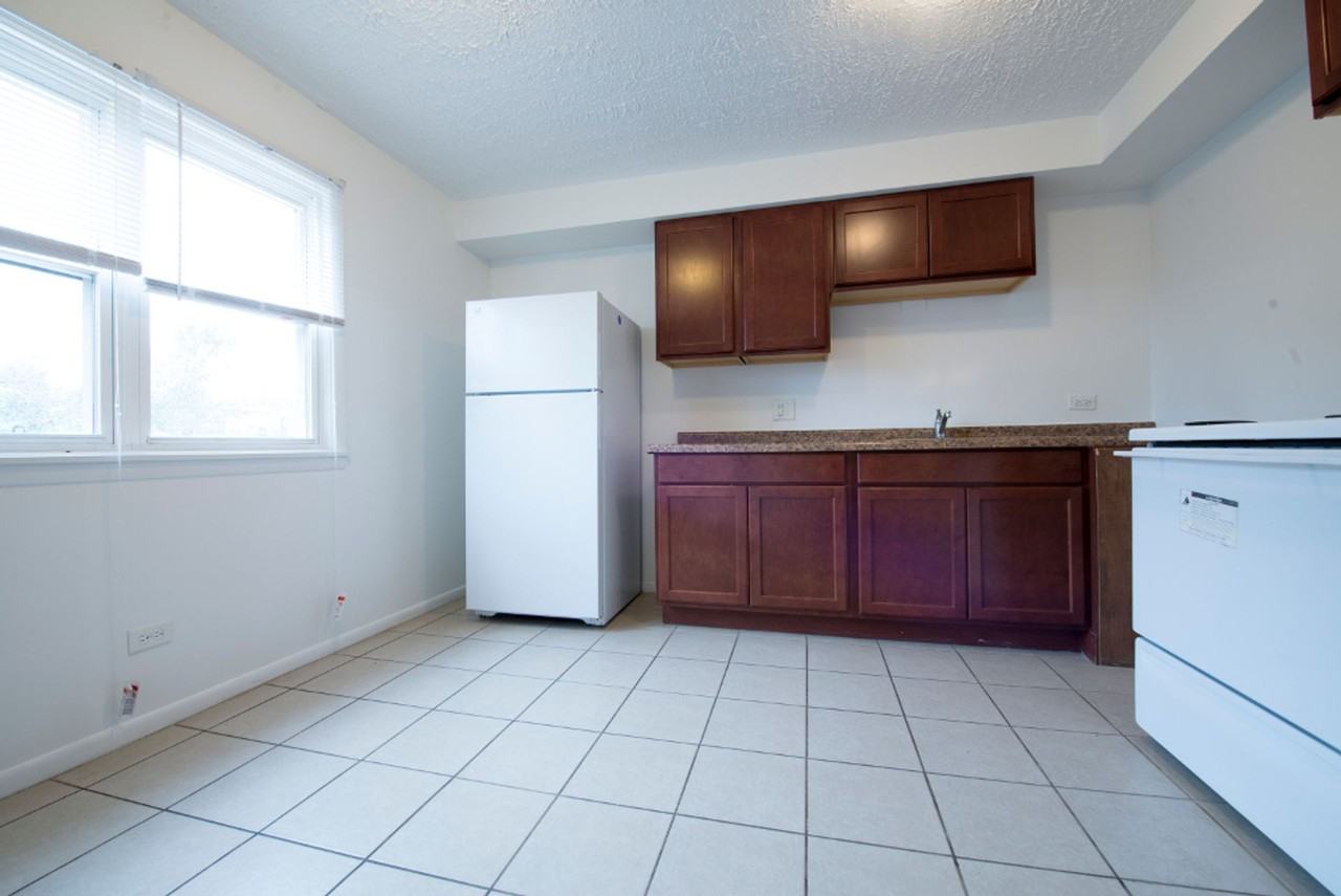 6022 S Indiana Ave - Photo 4 of 21