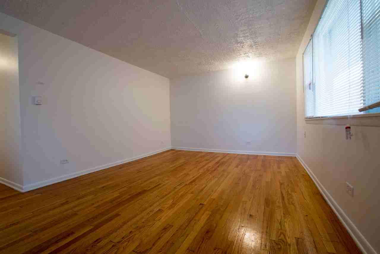 6022 S Indiana Ave - Photo 5 of 21
