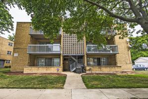 featured image of 13905 S Clark St