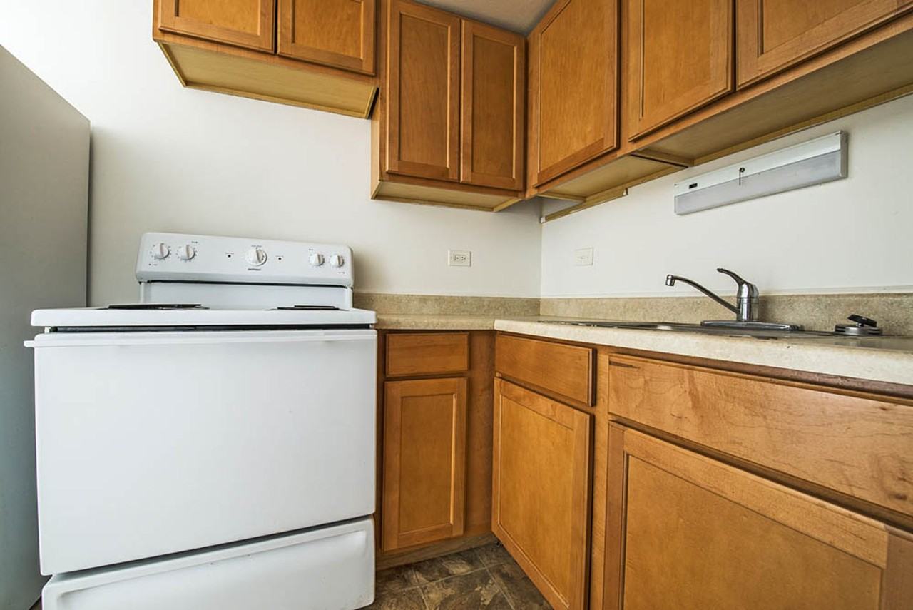 13905 S Clark - Photo 2 of 15