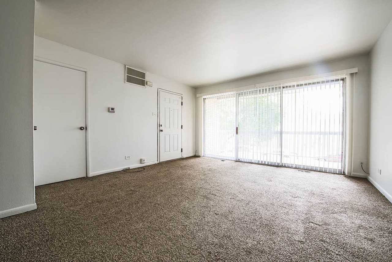 13905 S Clark - Photo 5 of 15