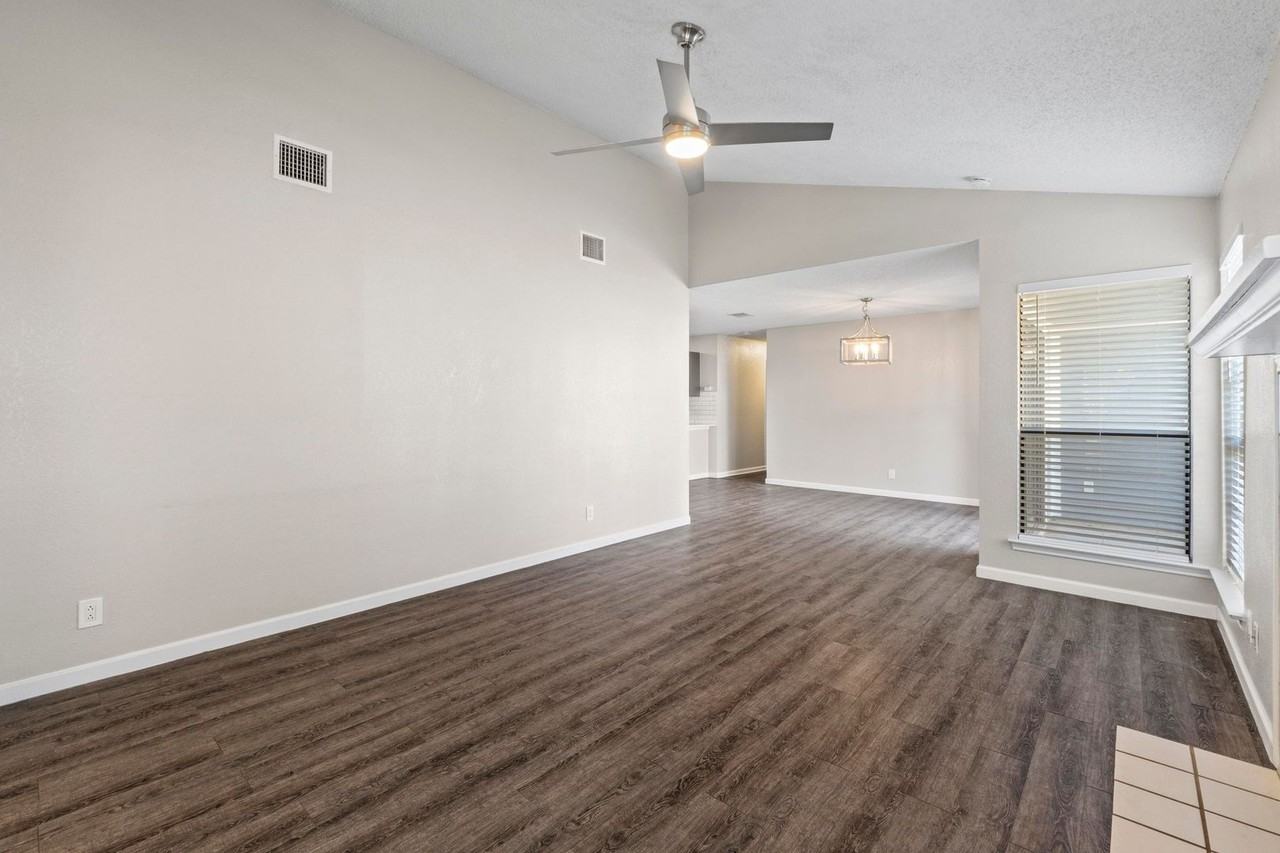 707 Brookside Pass - Photo 5 of 25