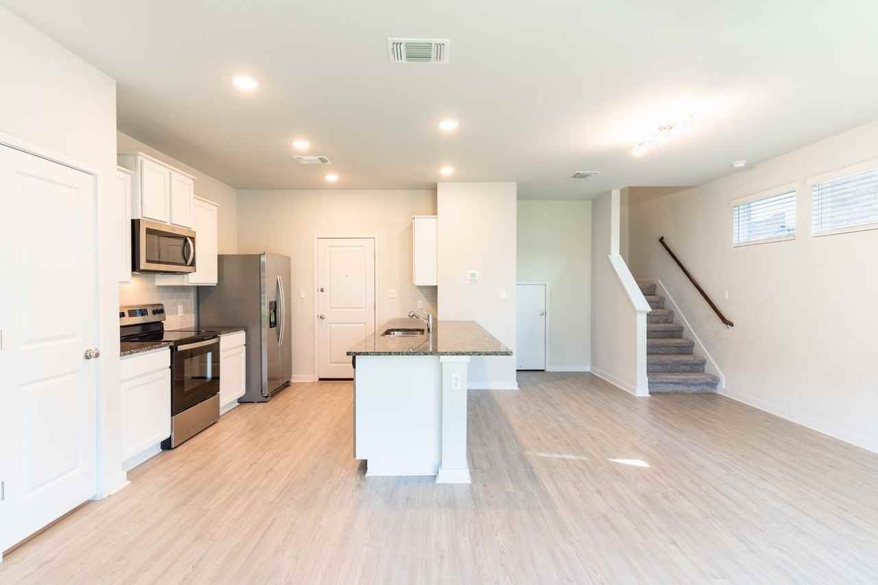 605 West South Street #321 - Photo 3 of 18