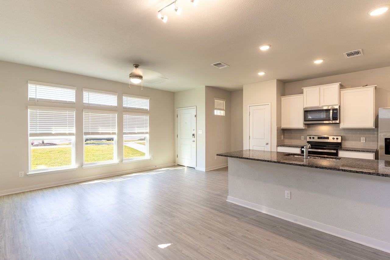 605 West South Street #321 - Photo 4 of 18