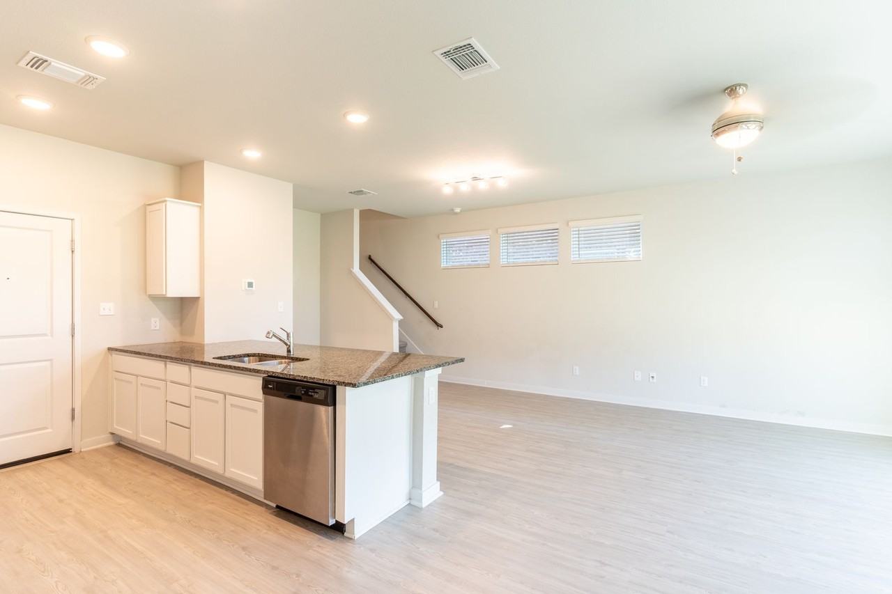 605 West South Street #321 - Photo 6 of 18